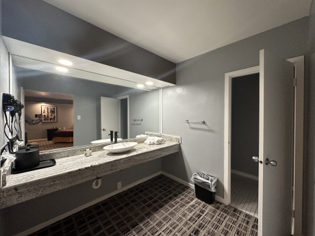 bathroom 