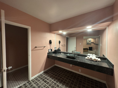 bathroom 
