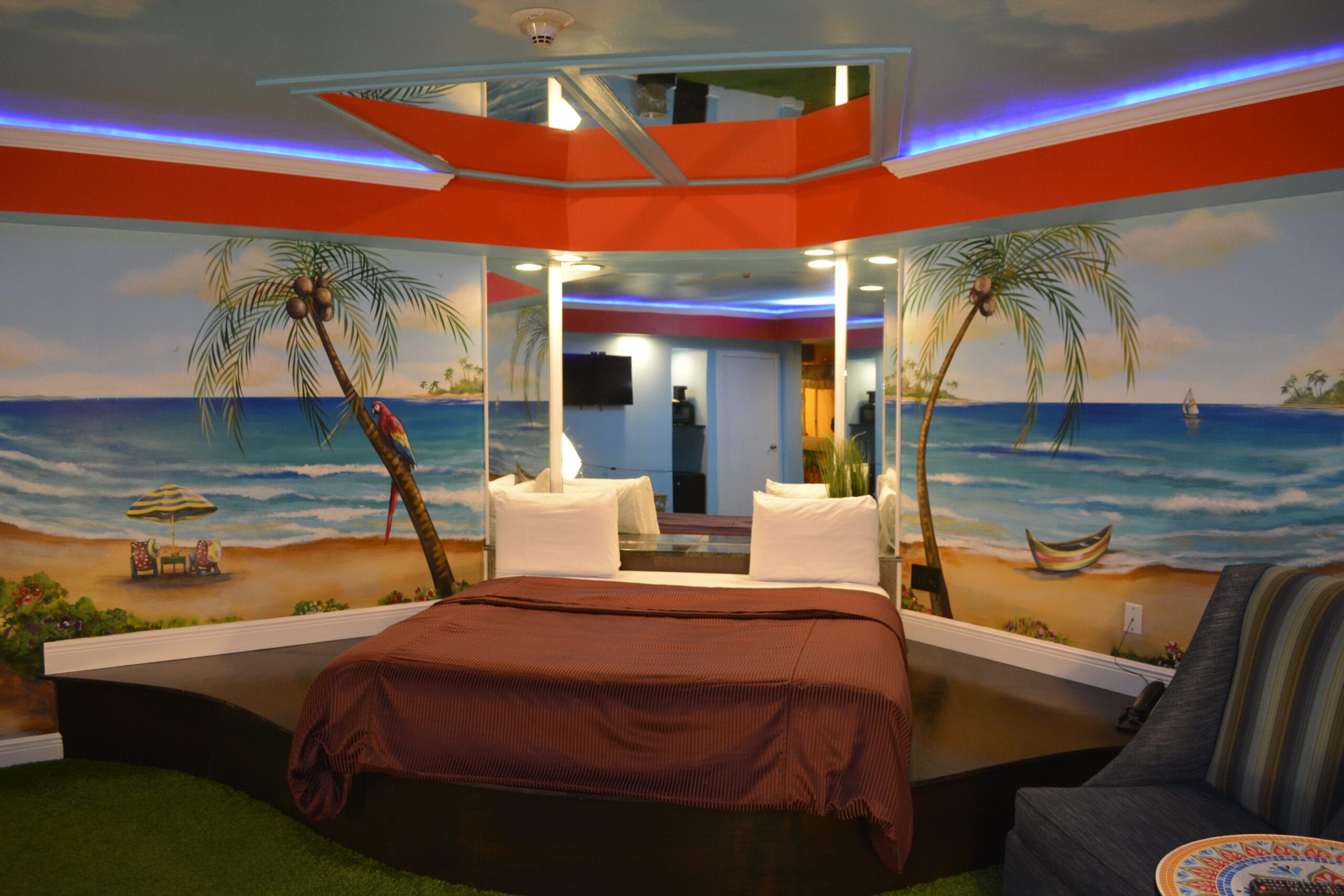 Hawaiian Paradise themed suite with palm tree beach mural, Inn of the Dove Harrisburg PA