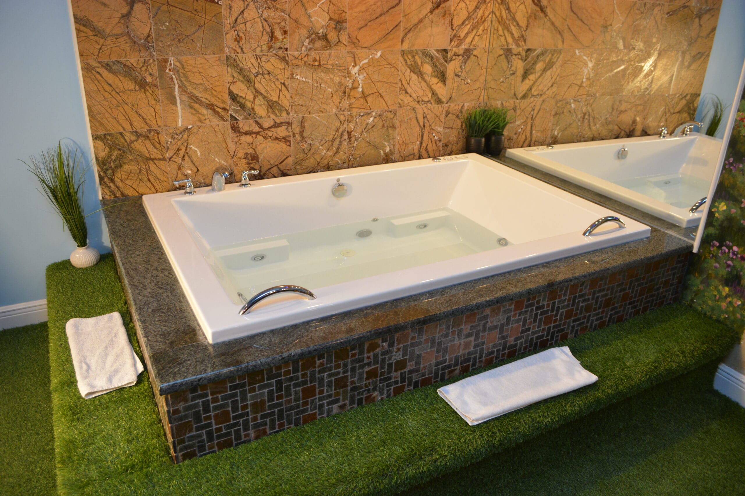Hawaiian Paradise suite jetted hot tub, Inn of the Dove Harrisburg PA