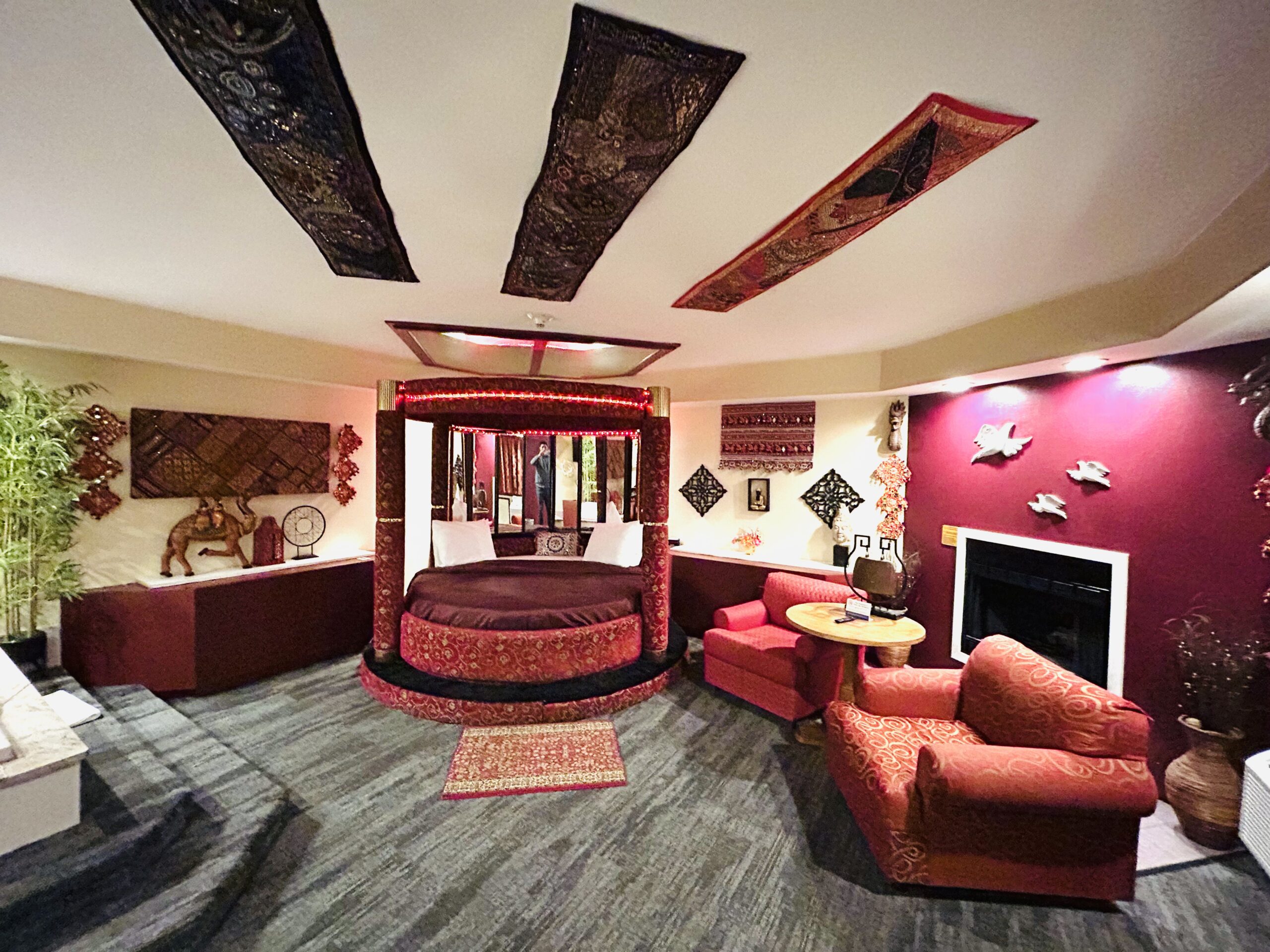 Asian themed romantic suite with canopy bed, Inn of the Dove Harrisburg PA