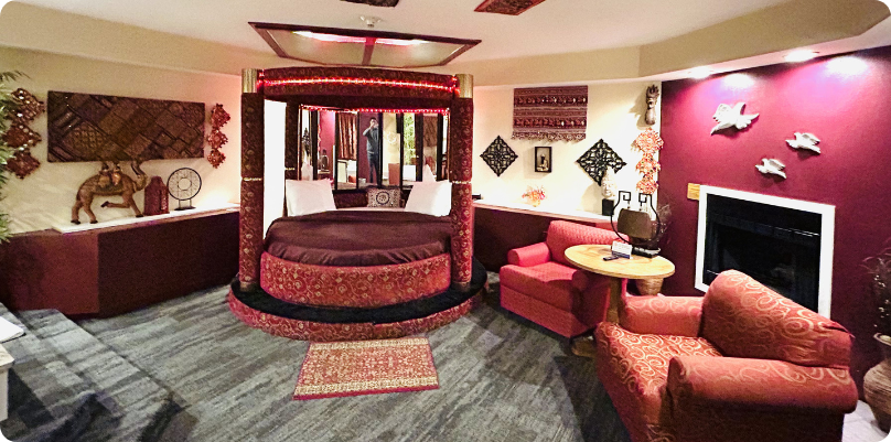 Asian romantic suite with Jetted Hot Tub & Fireplace